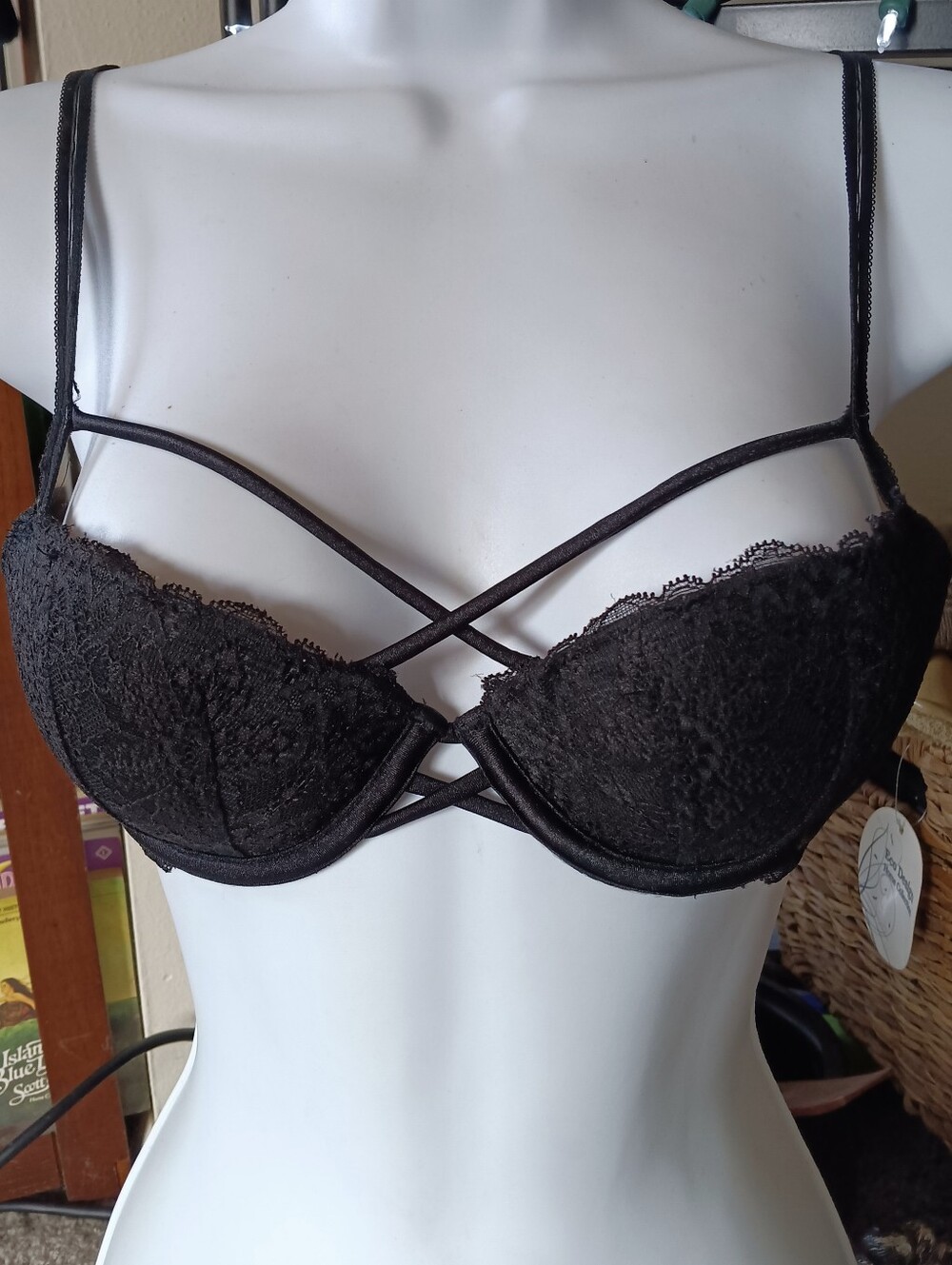 🖤 PINK Victoria's Secret Date Push-up Bra 32B Black Lace Padded Criss Cross